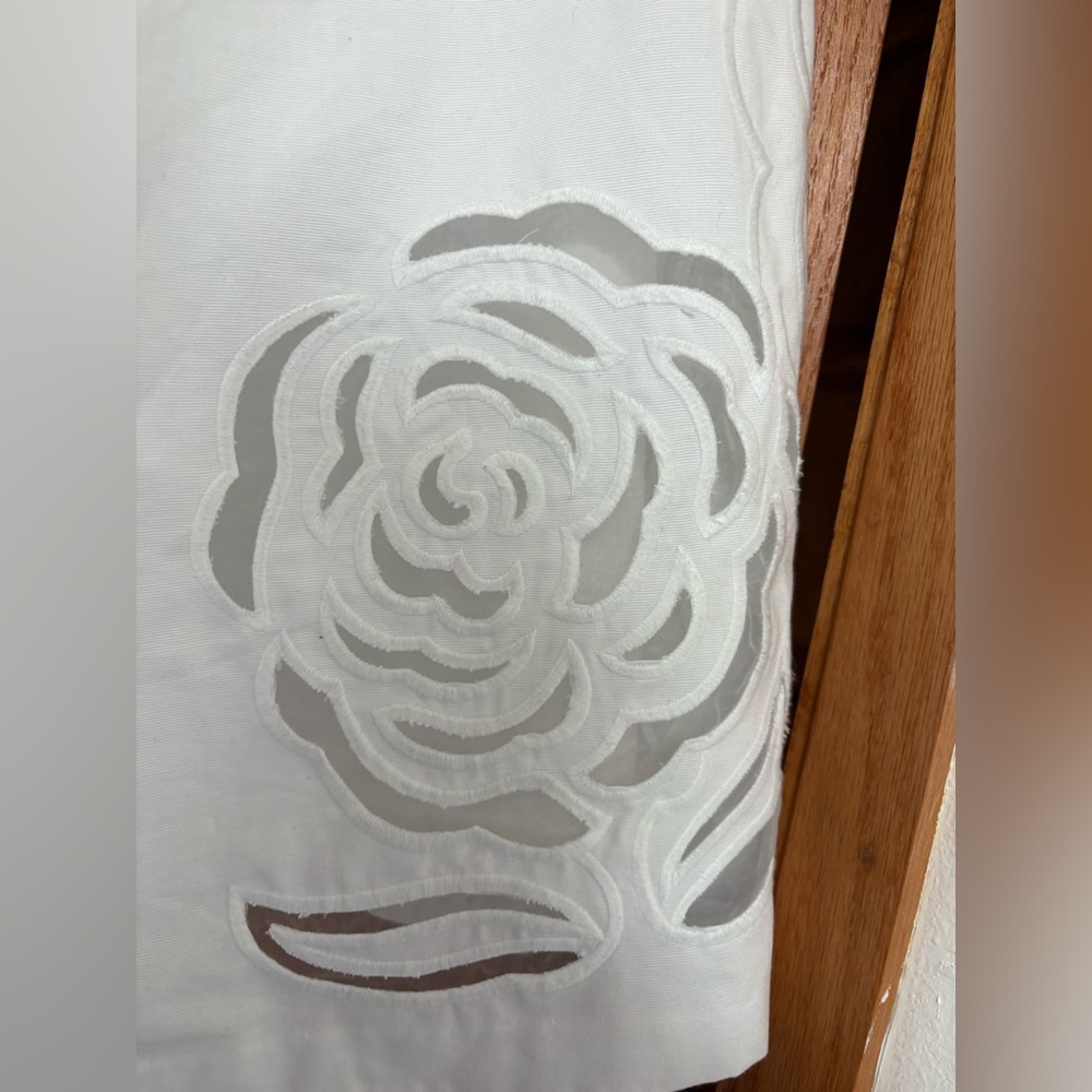 EUC Lilly Pulitzer Betsey white floral cutout embroidered strapless dress 10 - Picture 6 of 9